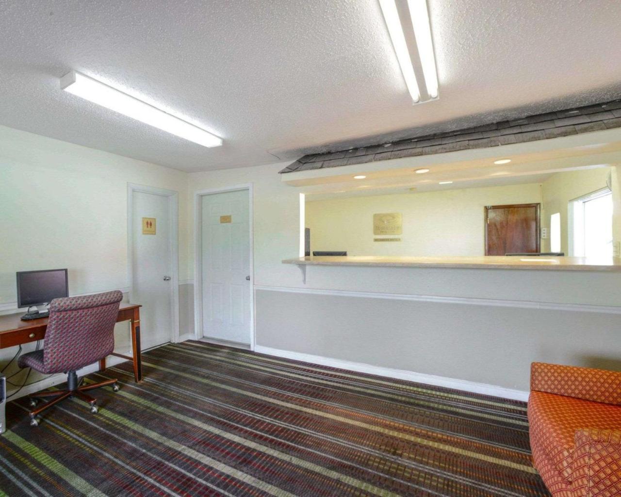 Econo Lodge Inn & Suites Carbondale Kültér fotó