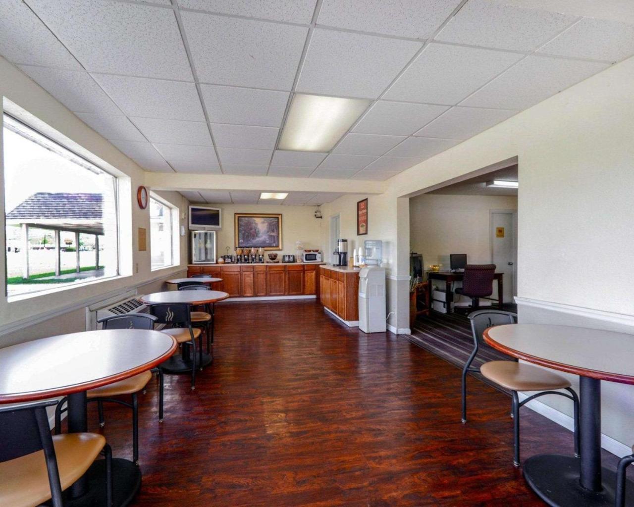 Econo Lodge Inn & Suites Carbondale Kültér fotó