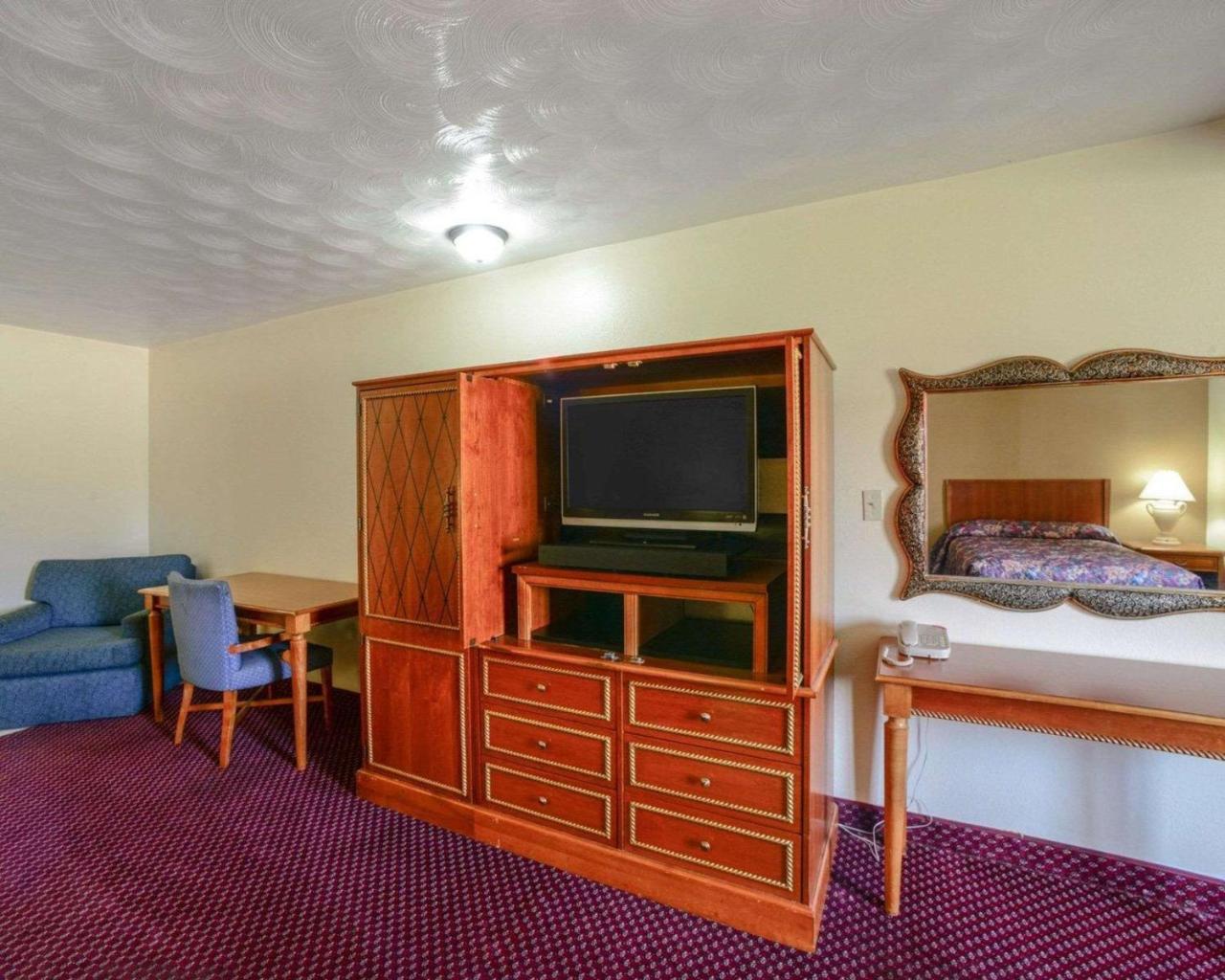 Econo Lodge Inn & Suites Carbondale Kültér fotó